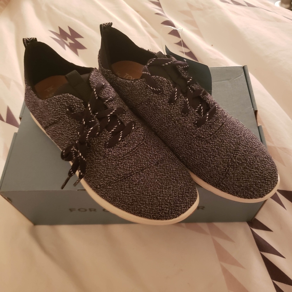 TOMS size 8 Black Terry Cabrillo Sneakers